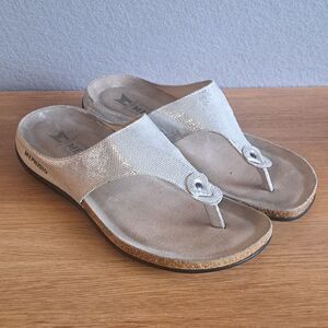 Mephisto Agacia Women’s 37 Silver Metallic Sandals Flat Thong Flip Flop Summer